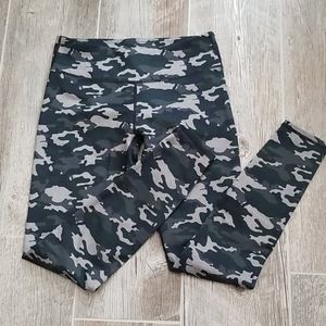 Fabletics Camo Leggings Size Small
